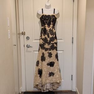 EUC Tony Bowls 6 Black and Tan Lace Applique Sequin Underlayer Gown